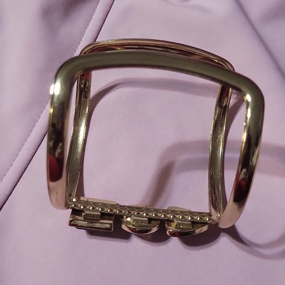 Gold Tone Braclet with black stone - Picture 5 of 5